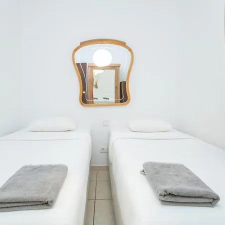 Canela Homes Gotic